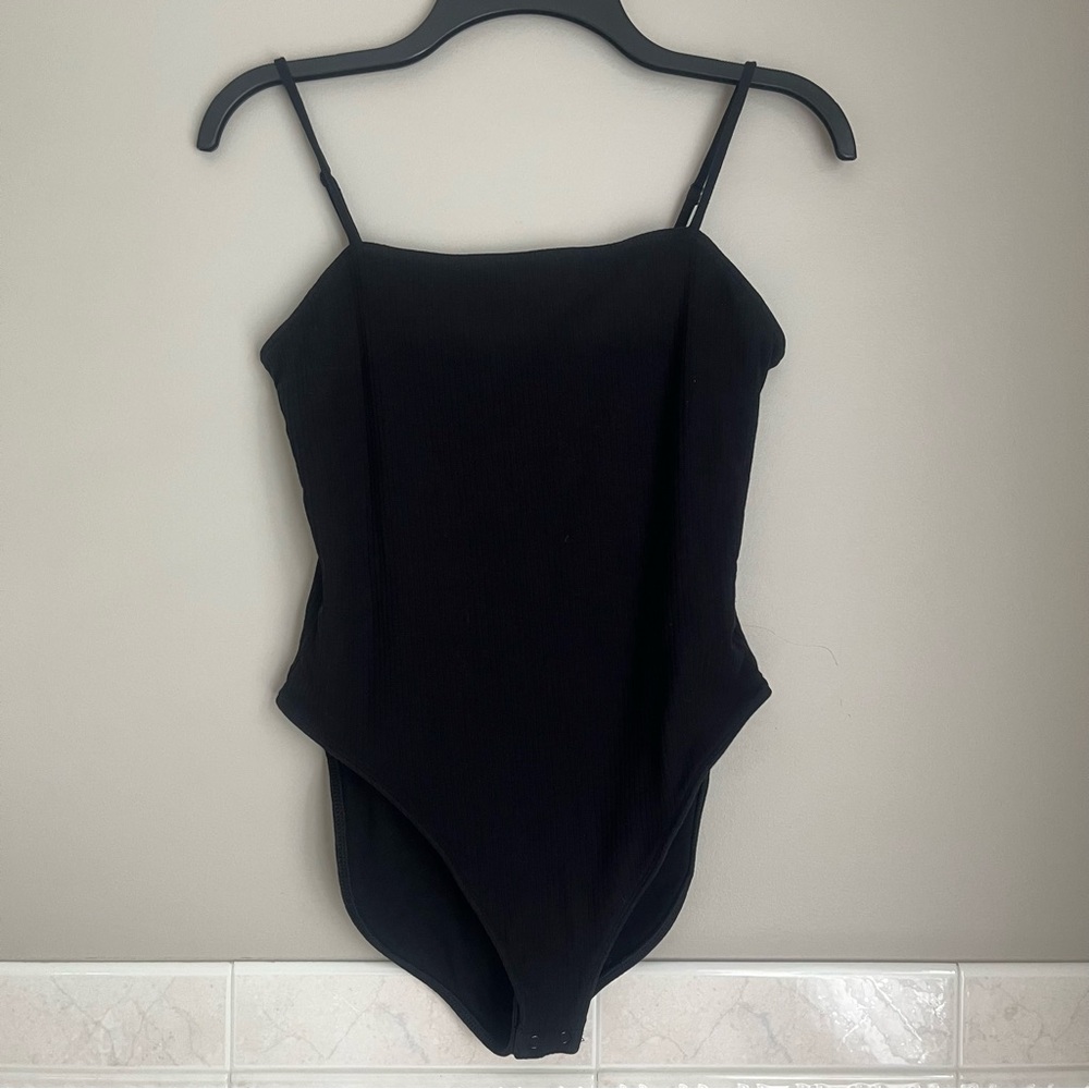 Old Navy Women's Black Ribbed Square Neck Spaghetti Strap Bodysuit Size M
